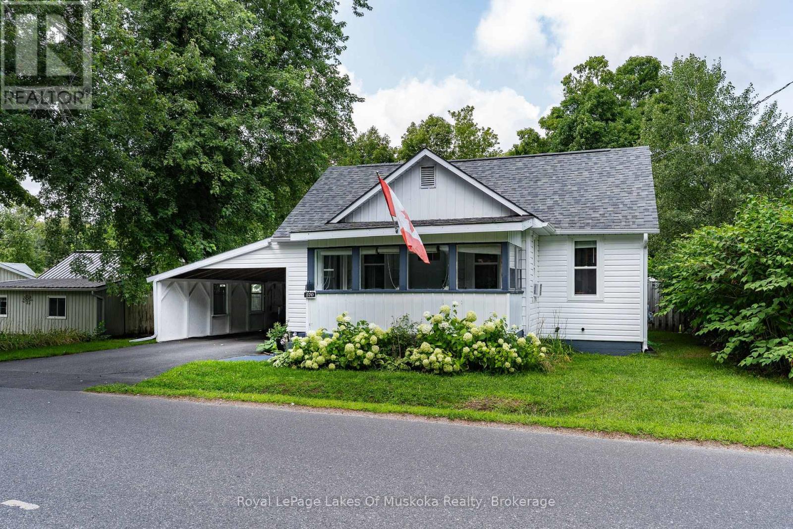 570 Pinedale Road, Gravenhurst, Ontario  P1P 1M1 - Photo 1 - X14030602