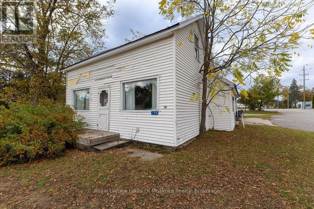 190 Phillip Street E, Gravenhurst, Ontario P1P 1J3 - Photo 2 - X14033444