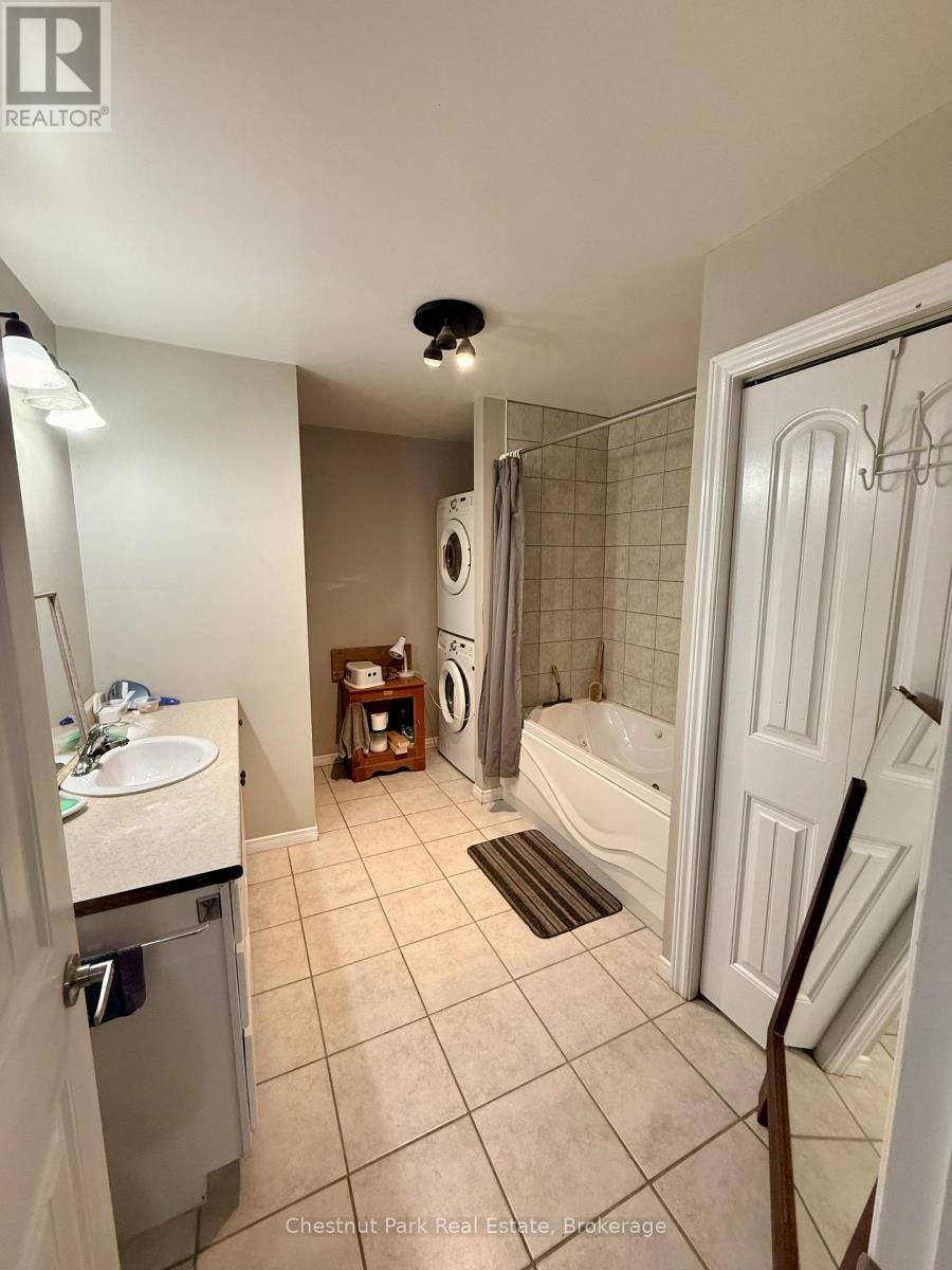 1041 Holiday Park Drive, Bracebridge, Ontario P1L 1W9 - Photo 10 - X14085044