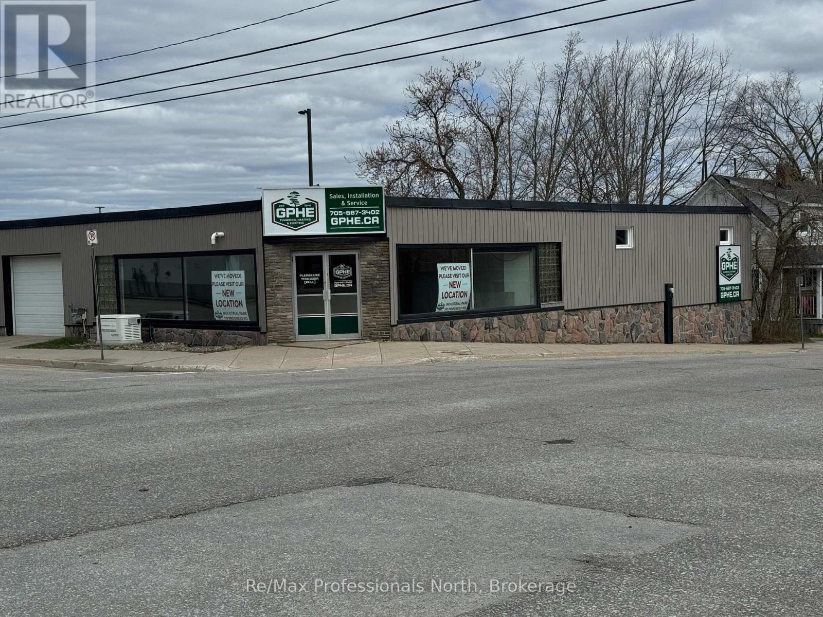 210 Brock Street, Gravenhurst, Ontario  P1P 1H4 - Photo 1 - X14102940
